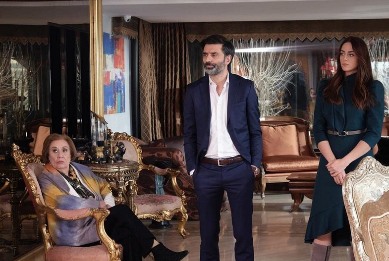Cansel Elcin, Gülsen Tuncer și Deniz Barut în Sol Yanim (2020)