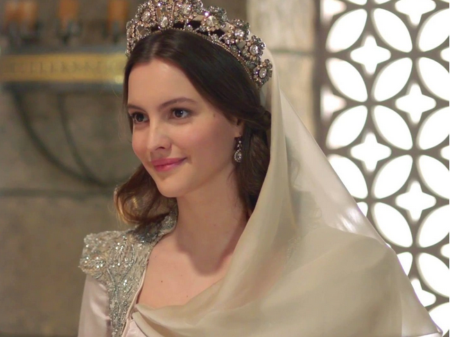  Leyla Feray în rolul  Ayșe Sultan din Muhteşem Yüzyıl: Kösem